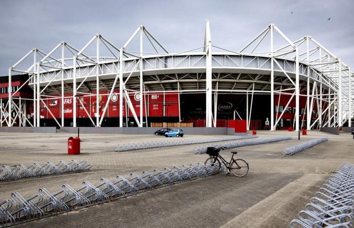 Vorbeugende Durchsuchungen in Amsterdam und Alkmaar aufgrund von Fußballspielen