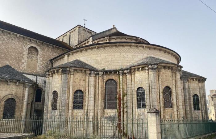 ein Verdächtiger, der nach dem Brand in einer zum UNESCO-Weltkulturerbe gehörenden Kirche verwiesen wurde