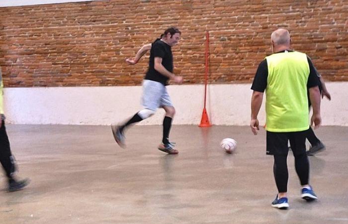 Nailloux. Unter der Halle findet Wanderfußball seinen Platz