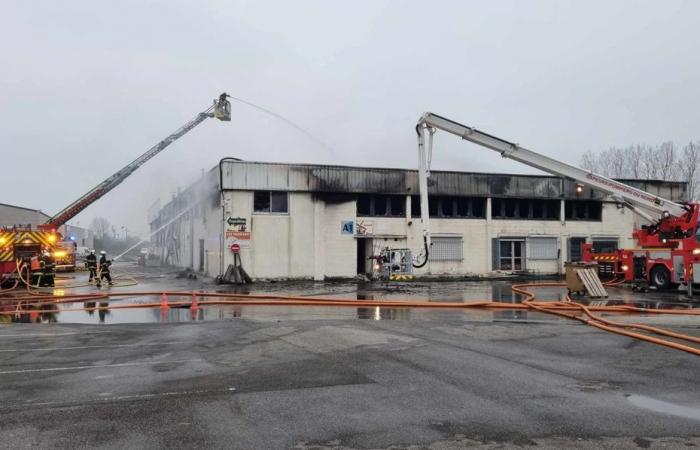 Brand in einer Konservenfabrik völlig zerstört, 14 Menschen in Petite-Synthe technisch arbeitslos