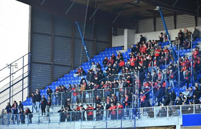 Übergriff auf einen Polizisten während des Spiels Auxerre-Rennes: bis zu einem Jahr Gefängnis für zwei Fans