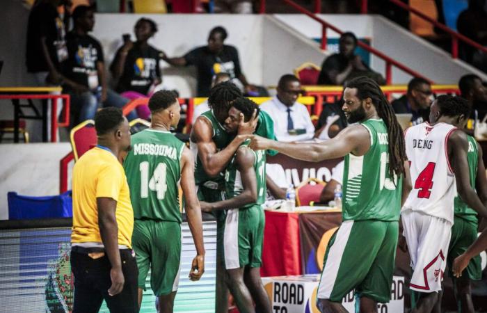 Stade Malien und Moanda mischen die Favoriten am ersten Tag auf | FIBA.basketball