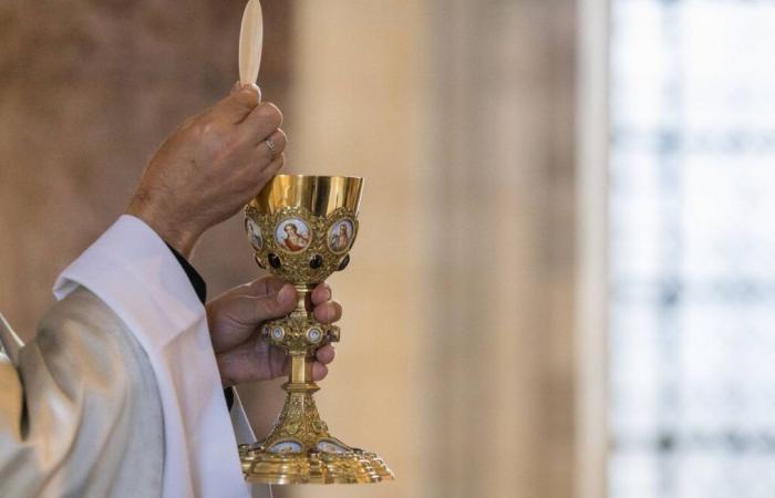 Nach einem Diebstahl in einer Kirche wird der Schaden auf 15.000 Euro geschätzt