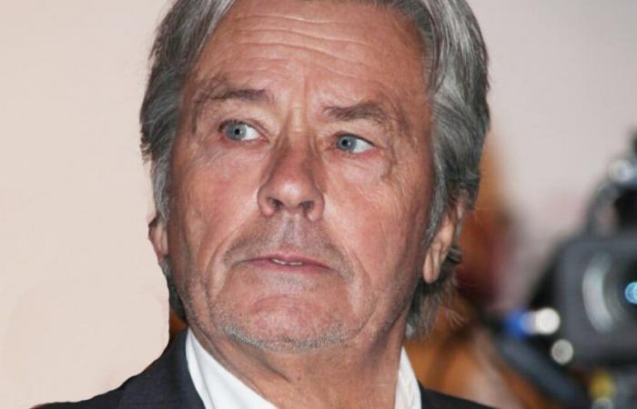 Alain Delon, ein erster Geburtstag ohne ihn: der Clan, der von einem Verwandten unterstützt wird, Kind einer anderen großen Dynastie