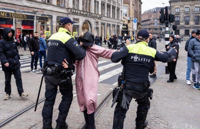 Israelische Unterstützer in Amsterdam angegriffen: Niederländische Polizei sagt, sie untersuche „eine mögliche Geiselnahme und vermisste Personen“, ohne „die Informationen bestätigen zu können“