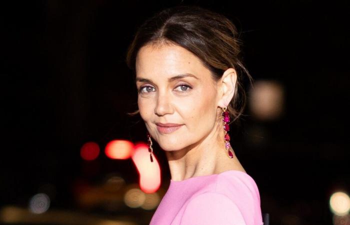 Einmal mehr beweist Katie Holmes ihr Stilbewusstsein mit einem farbenfrohen Look