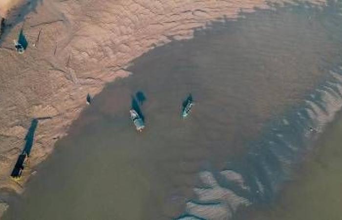 [#DisMoiPourquoi] Wenn der Meeresspiegel irgendwo niedrig ist, ist er dann anderswo hoch? Wohin fließt das Wasser bei Ebbe?