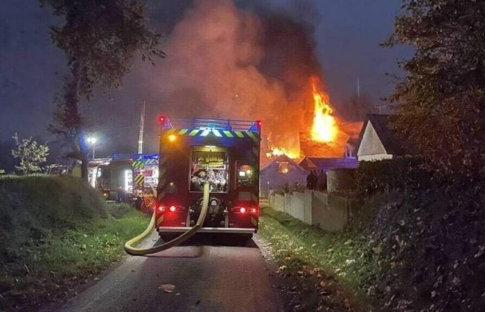 ein Brand in einem Haus in der Nähe von Lamballe-Armor