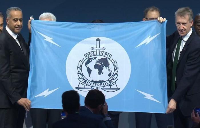 Marokko erhält die Flagge als Gastgeber der 93. Generalversammlung von Interpol