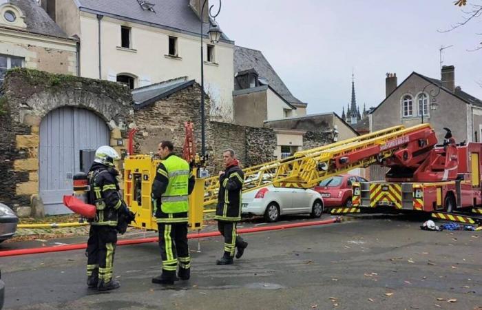 Ein Brand in einem zum Verkauf stehenden Haus in Angers mobilisiert rund zwanzig Feuerwehrleute