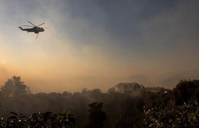 In der Nähe von Los Angeles wurden mehr als hundert Häuser durch einen Großbrand zerstört