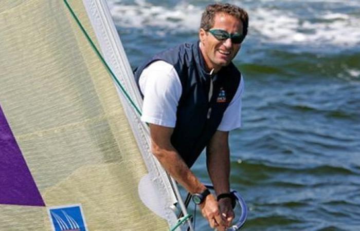 Vendée Globe: Michel Desjoyeaux, Yves Parlier, Xavier Beauvois und die Seemannsliedgruppe Force 5