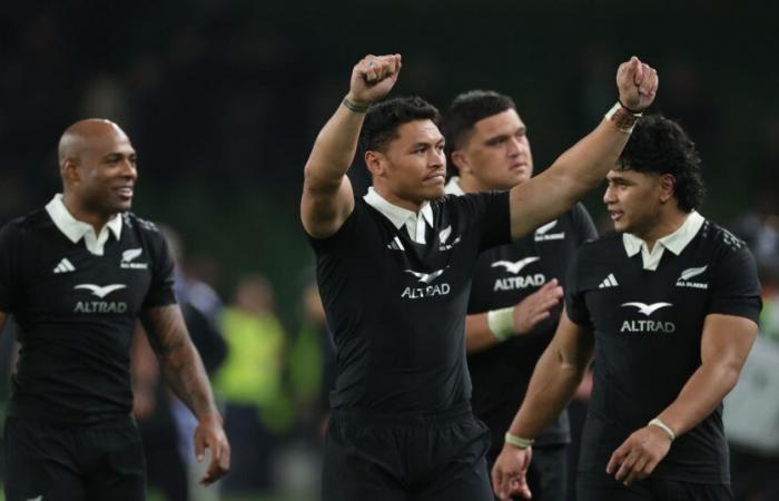 Die All Blacks haben die Kontrolle und gewinnen den Schock in Irland (23-13).