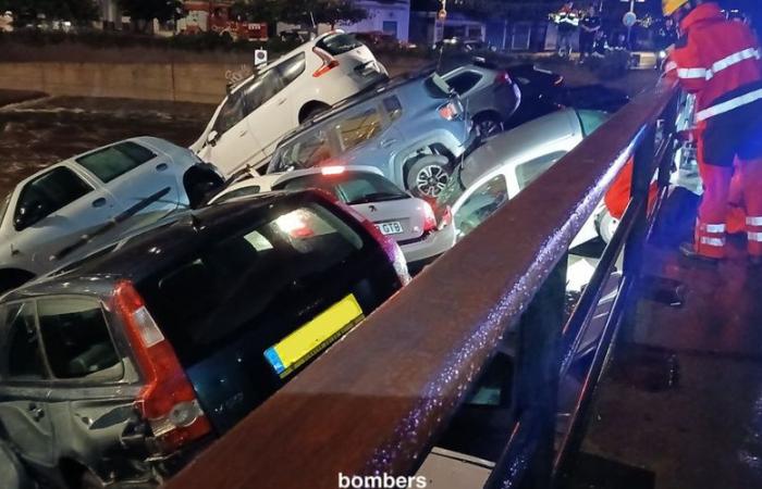 VIDEOS. Ein Fluss rauscht die Straße entlang, etwa dreißig Autos werden zum Hafen getragen… Schockierende Bilder von Stürmen in Cadaqués