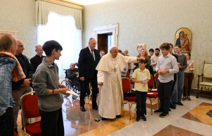 Der Papst: Nähe zu den Leidenden, mit einer unentgeltlichen Geste oder einem aufrichtigen Blick