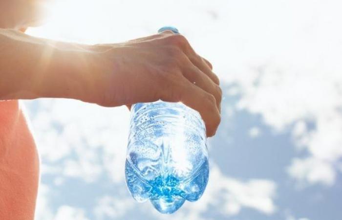 Diese Frau trank eine Woche lang täglich 2,5 Liter Wasser und hier sind die erstaunlichen Effekte, die sie bemerkte