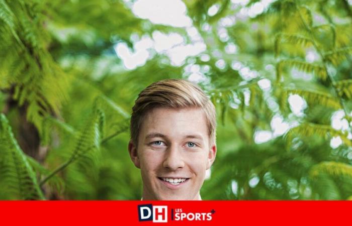 Prinz Emmanuel schreibt sich an einer Akademie ein, um professioneller Fußballspieler zu werden