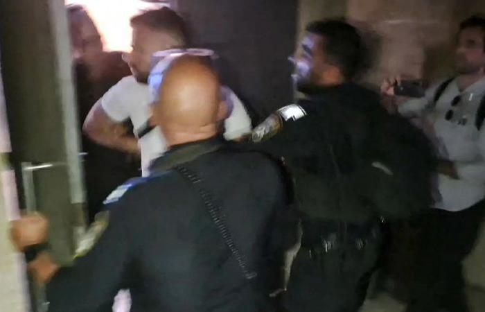 Die Spannungen zwischen Israel und Frankreich verschärfen sich, als Paris angibt, dass Konsulatsmitarbeiter in Jerusalem kurzzeitig von der Polizei festgenommen wurden