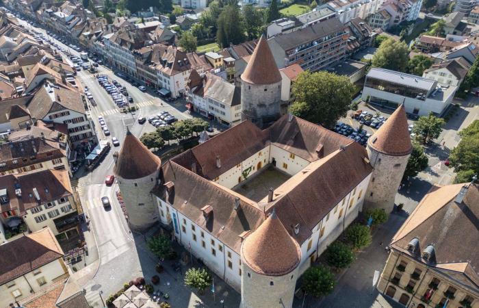 Yverdon: Die Schlossbaustelle geht weiter, die Autos fahren vorbei