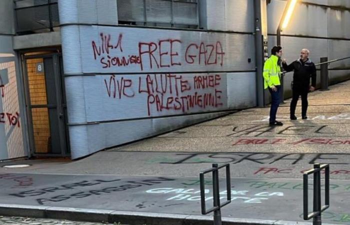 Tags vor der Universität Lyon III gegen die Ankunft von Yaël Braun-Pivet geschrieben