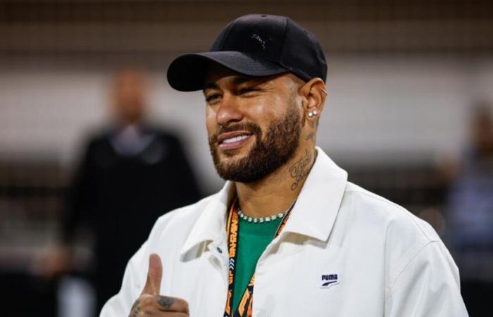 Ein Fan stiehlt einen Ring von Neymar und verkauft ihn für 15.000 Euro!