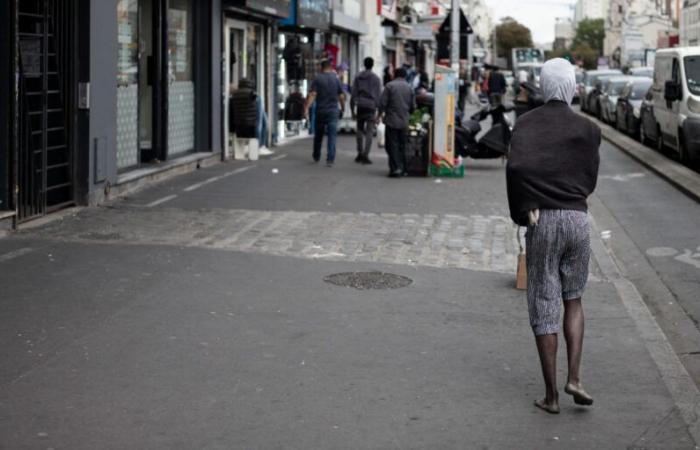 Im 19. Pariser Arrondissement werden Mitarbeiter von Sicherheitskräften zu öffentlichen Verkehrsmitteln eskortiert