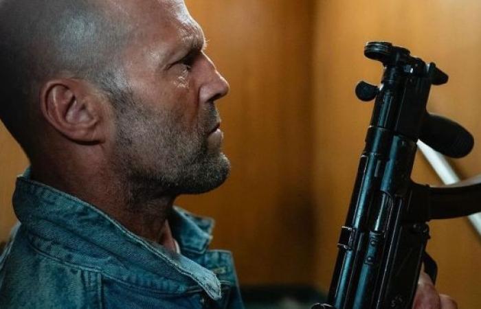 Jason Statham ist bereit, im ersten Bild aus dem Actionfilm „Meutiny“ einen Volltreffer zu landen