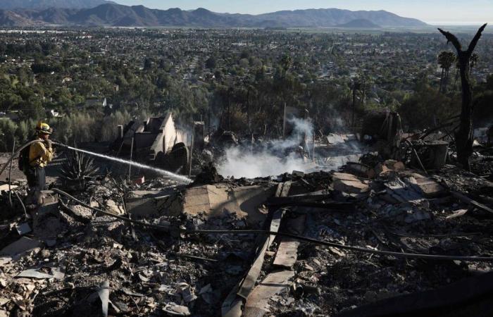 In Bildern. Feuerwehrleute gewinnen bei verheerendem Feuer in der Nähe von Los Angeles an Boden