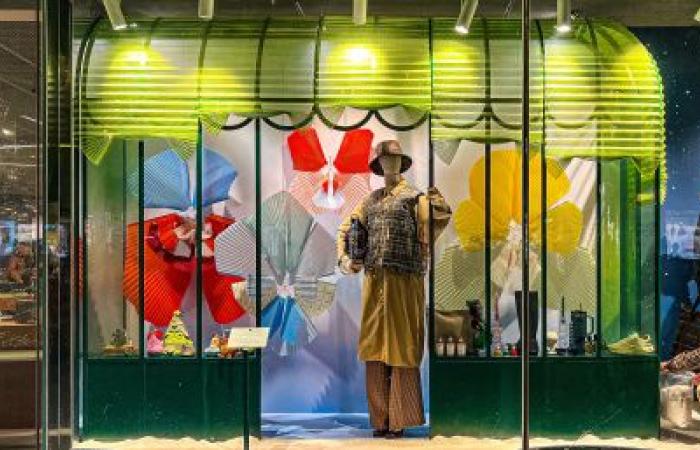 Die Weihnachtsfenster 2024 von La Samaritaine: Thoiry Lumières Sauvages erobert den Laden – Fotos