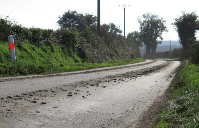 Achten Sie auf den Schlamm auf den Straßen, der von den Traktoren beim Verlassen der Felder abgelagert wird