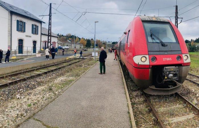 Die Aubrac-Bahnlinie wird nördlich von Lozère wiedereröffnet, mit einem Gourmet-Stopp am Bahnhof Aumont-Aubrac