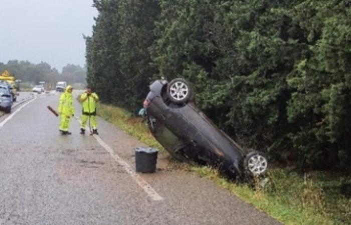 Ein Fahrzeug landet auf dem Dach, ein junger Mensch wird schwer verletzt