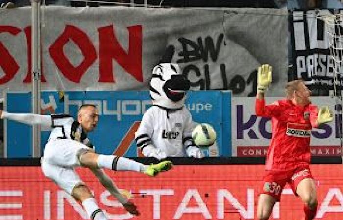 Der Mambourg rumpelte, aber der Mambourg vibrierte: Charleroi beruhigt sich vor dem Waffenstillstand