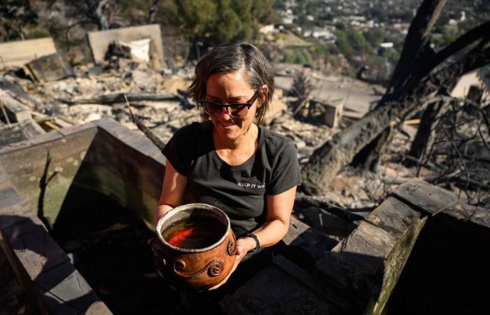 In Bildern. Feuerwehrleute gewinnen bei verheerendem Feuer in der Nähe von Los Angeles an Boden