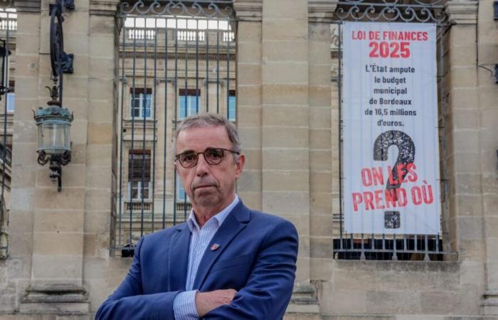 Der Bürgermeister von Bordeaux habe „überhaupt nicht die Absicht“, Plakate zu entfernen, auf denen er die Kürzungen des Staatshaushalts anprangert