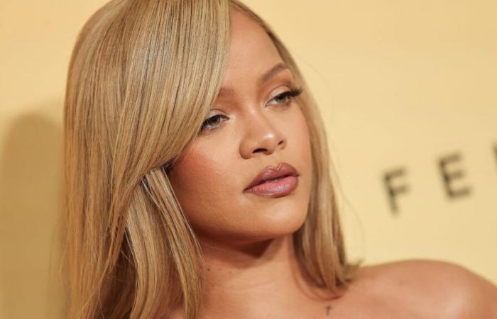 Rihanna zeigt sich lasziv in Spitzenunterwäsche auf Instagram, sie zeigt ihren runden Hintern und lässt sich eincremen