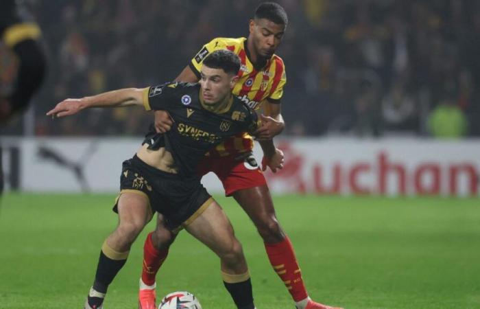 RC Lens gewinnt gegen Nantes nach einem verrückten Ende des Spiels