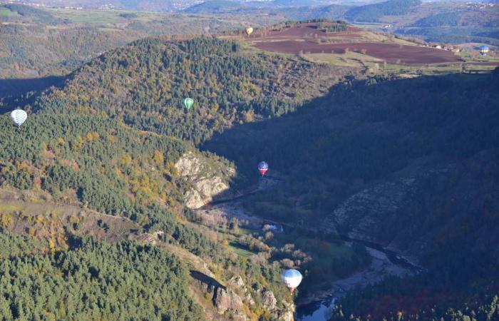 Heißluftballons starteten über der Haute-Loire