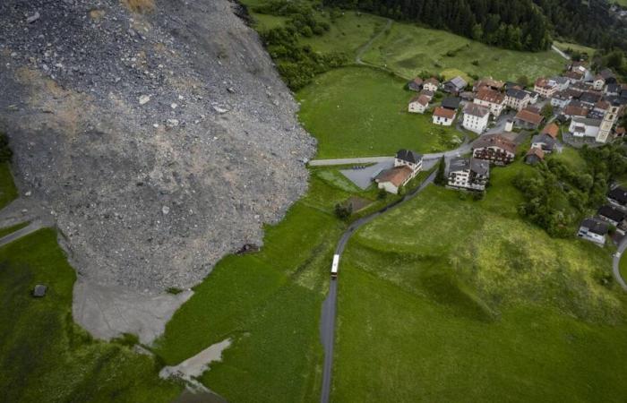 Angesichts der Gefahr eines weiteren Erdrutschs bereitet sich das Bündner Dorf Brienz auf eine Evakuierung vor