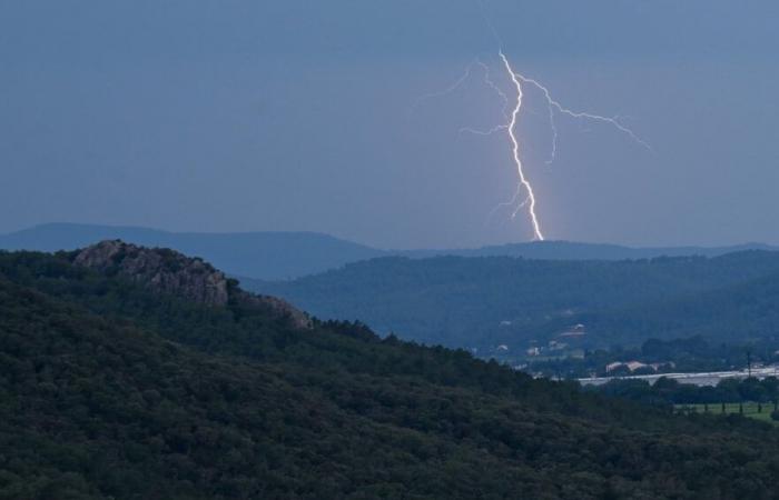 Für Haute-Corse gilt ab 14 Uhr die orangefarbene „Regen-Überschwemmungs-Warnung“, für Bouches-du-Rhône die gelbe „Sturmwarnung“