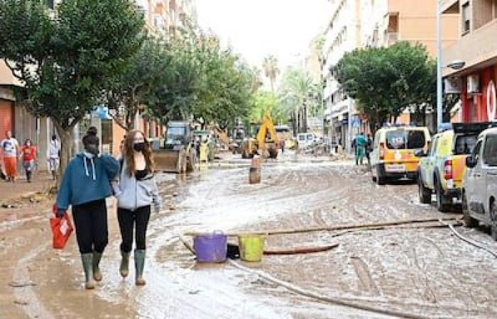 In Spanien bringen Überschwemmungen ekelerregende Gerüche mit sich