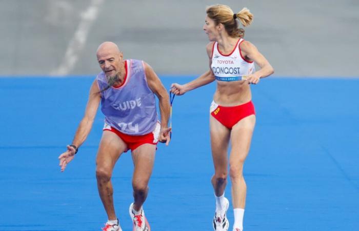 ein Trostpreis für Elena Congost, die spanische Marathonläuferin, der eine Medaille entzogen wurde, weil sie ihren Guide unterstützt hatte