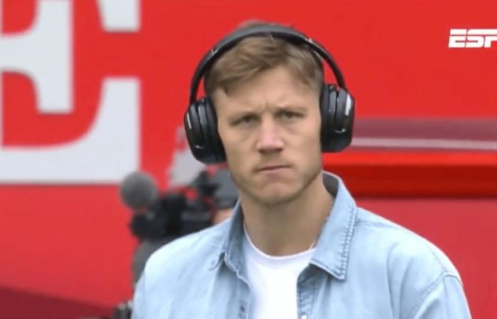 Ajax-Stürmer Weghorst bereitet sich erneut auf seine „eigene Art“ auf das Spiel vor