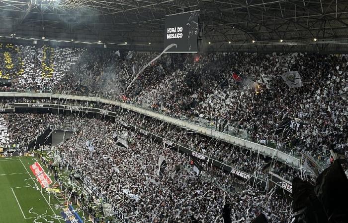 Atlético-Fans machen im Finale der Copa do Brasil ein Mosaik; siehe Fotos