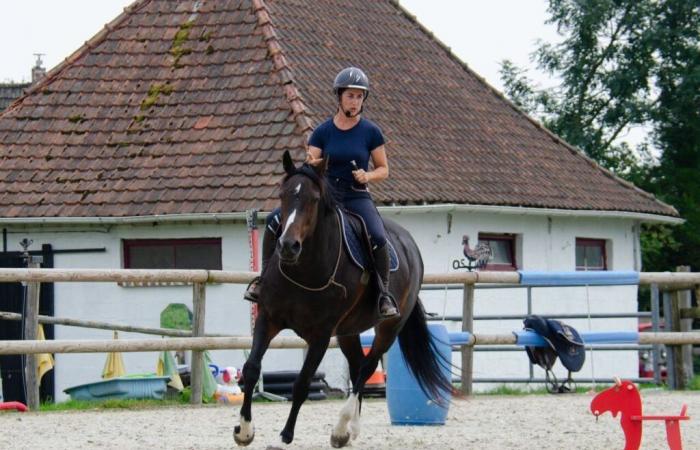 Estelle „flüstert“ den Pferden in ihrem neuen Reitzentrum ins Ohr