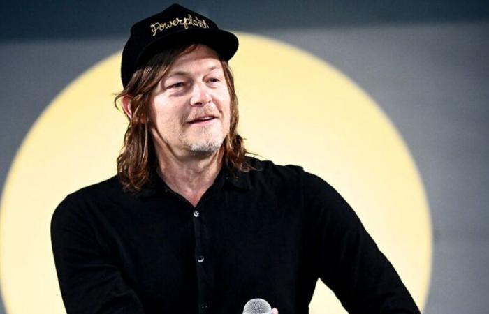 „Ich hatte die Spuren seiner Zähne auf meiner Brust!“ Norman Reedus erzählt uns die verrückte Anekdote, die ihm mit einem viel zu süchtigen Fan passiert ist …