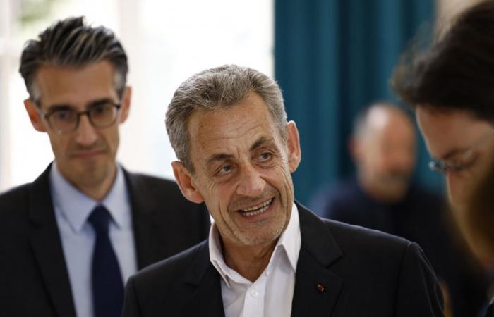 „24 Stunden pro Woche und 6 Monate im Jahr“, eingeladen nach Saint-Raphaël, kritisiert Nicolas Sarkozy die Arbeit der Schullehrer