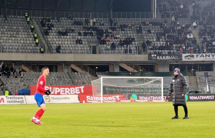 Chiricheș sollte eigentlich bei U Cluj starten, doch er „brach“ beim Aufwärmen ab