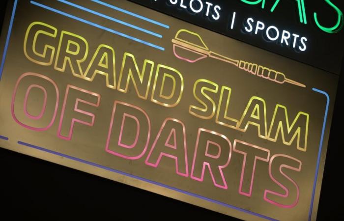 Einhundertachtzig! Die Spieler strömen zum zweiten Tag des Grand Slam of Darts nach Wolverhampton