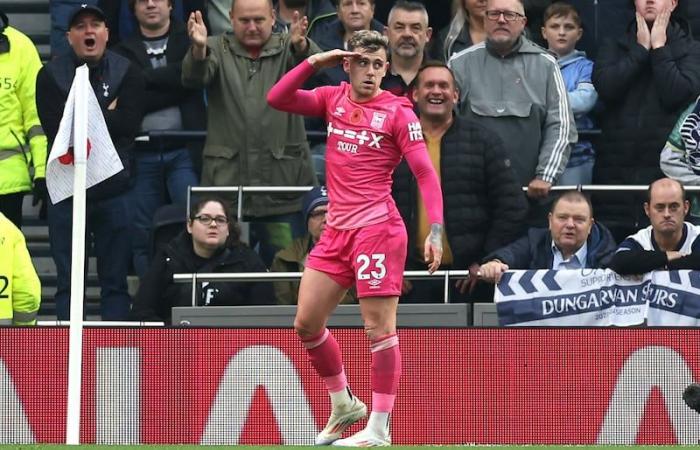 Kieran McKenna genießt „besonderen“ Ipswich-Sieg bei den Spurs in einem von Ed Sheeran entworfenen Trikot – The Irish News